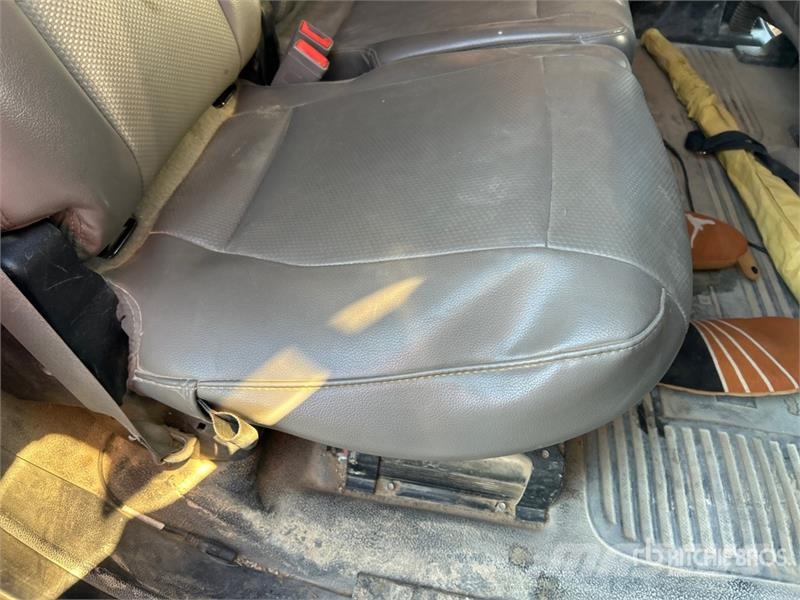Ford F-550 4x2 Crew Cab Utility Truck Caja abierta/laterales abatibles