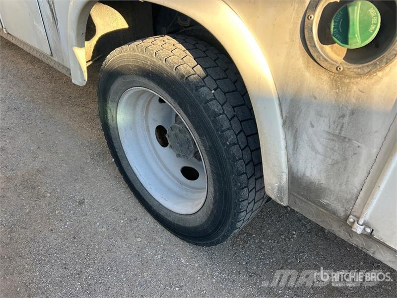Ford F-550 4x2 Crew Cab Utility Truck Caja abierta/laterales abatibles