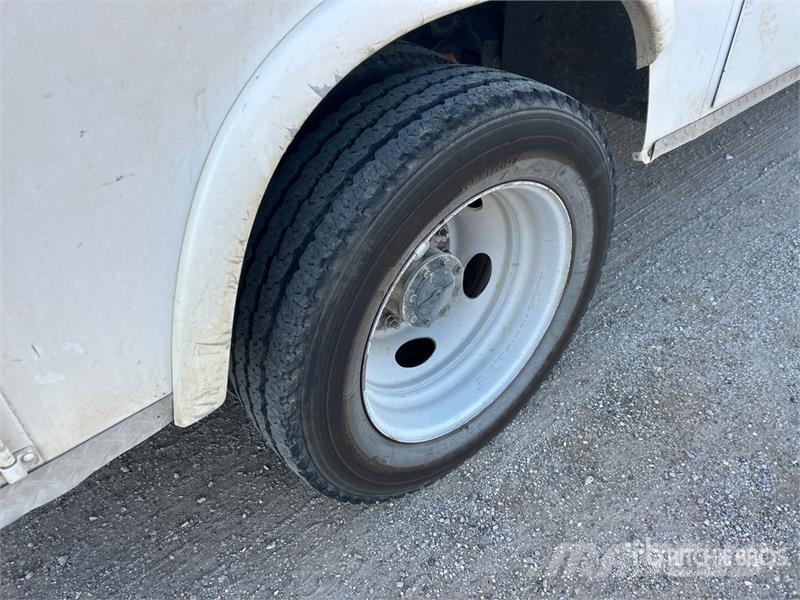 Ford F-550 4x2 Crew Cab Utility Truck Caja abierta/laterales abatibles