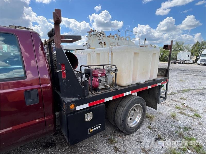 Ford F-550 4x2 Crew Cab Flatbed Water Truck (Inoperable Otros camiones