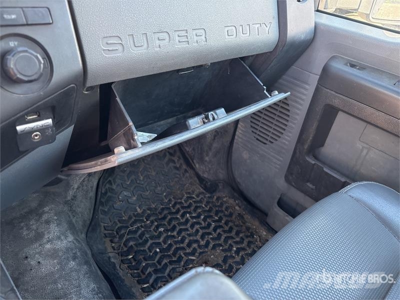 Ford F-550 4x2 Crew Cab Utility Truck (Inoperable) 픽업/드롭사이드