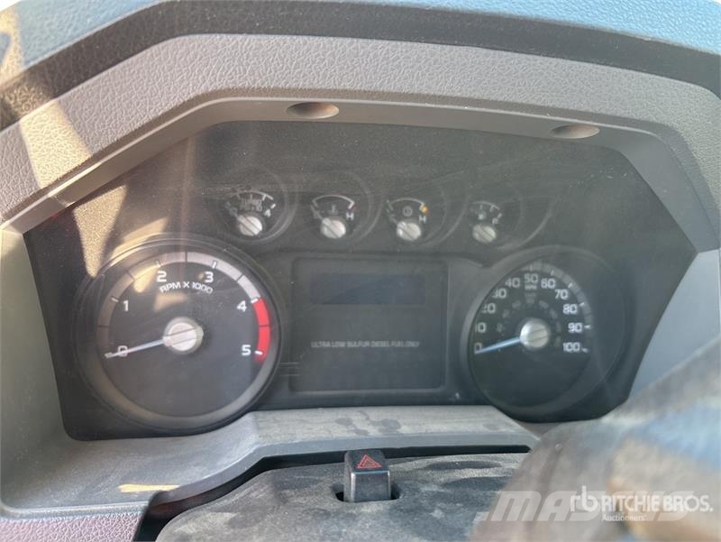 Ford F-550 4x2 Crew Cab Utility Truck (Inoperable) 픽업/드롭사이드