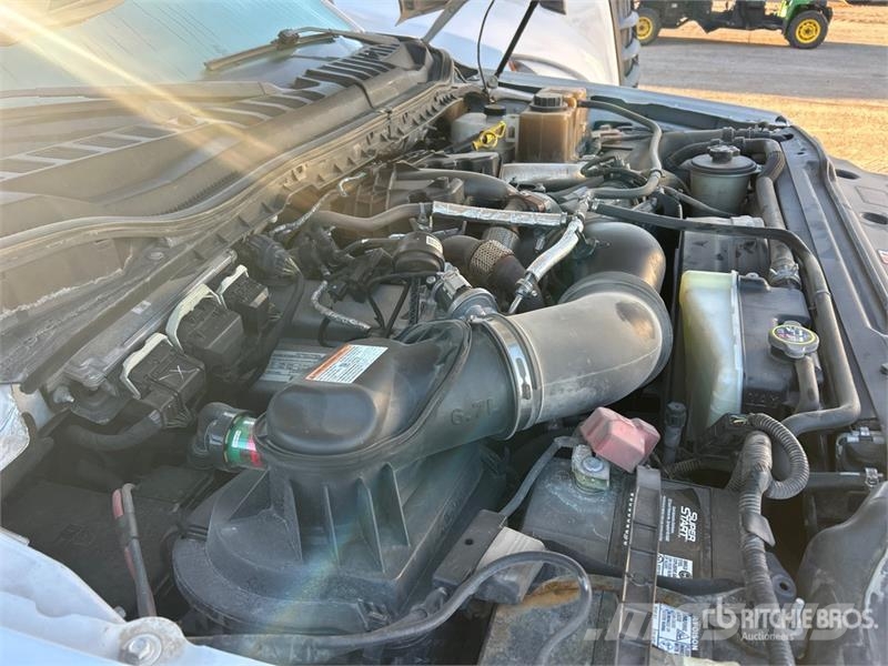 Ford F-550 4x2 Crew Cab Utility Truck Caja abierta/laterales abatibles
