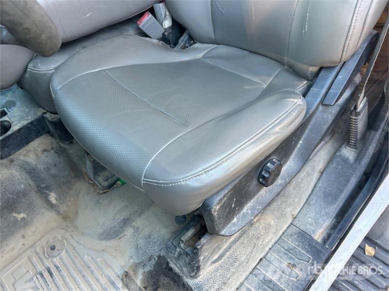 Ford F-550 4x2 Crew Cab Utility Truck Caja abierta/laterales abatibles