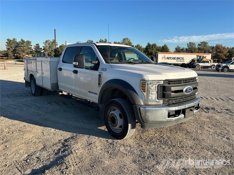 Ford F-550 4x2 Crew Cab Utility Truck Caja abierta/laterales abatibles