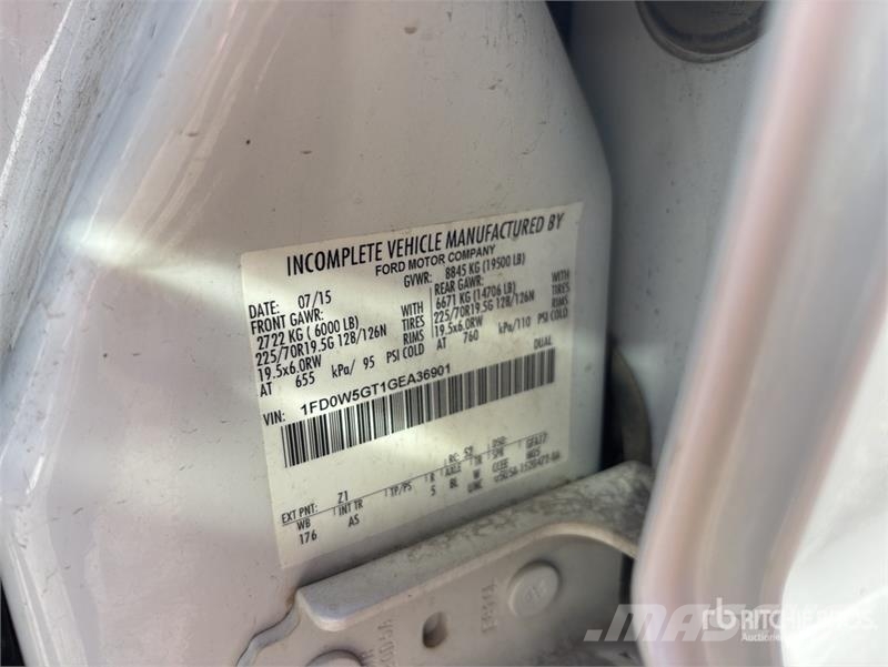 Ford F-550 4x2 Crew Cab Utility Truck (Inoperable) 픽업/드롭사이드