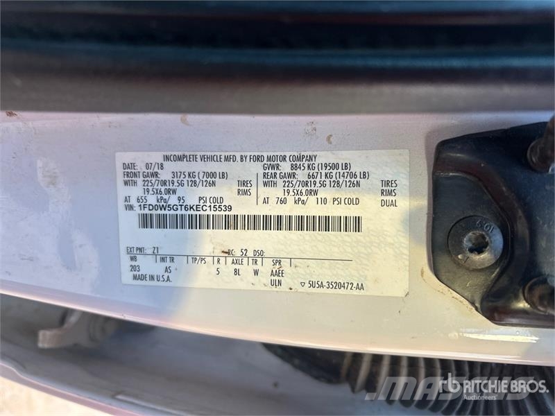 Ford F-550 4x2 Crew Cab Utility Truck Caja abierta/laterales abatibles