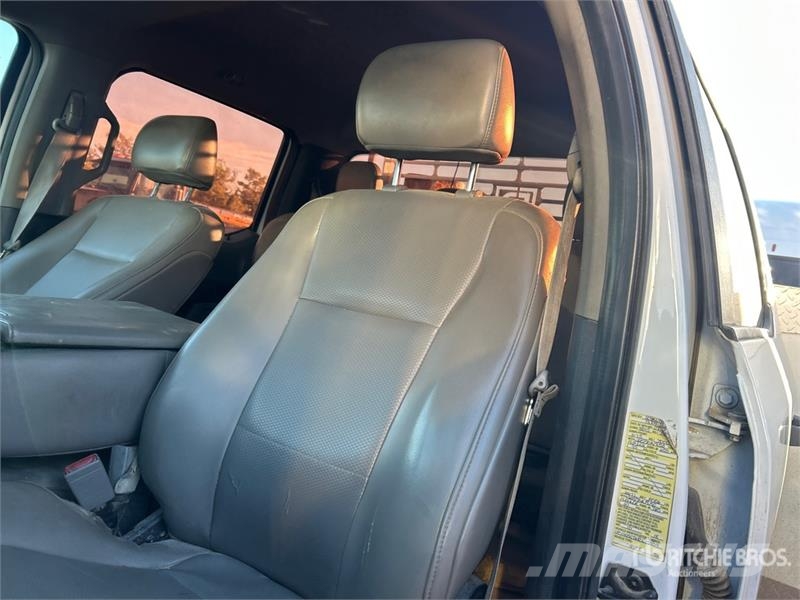 Ford F-550 4x2 Crew Cab Utility Truck Caja abierta/laterales abatibles
