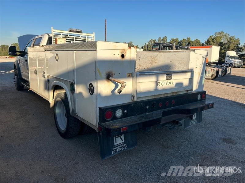 Ford F-550 4x2 Crew Cab Utility Truck Caja abierta/laterales abatibles