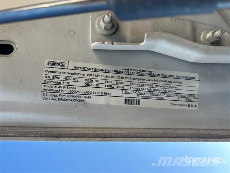 Ford F-550 4x2 Crew Cab Utility Truck Caja abierta/laterales abatibles