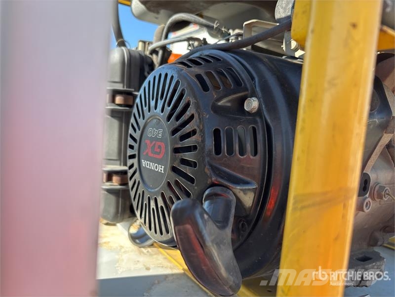 Ford F-550 4x2 Crew Cab Utility Truck (Inoperable) 픽업/드롭사이드