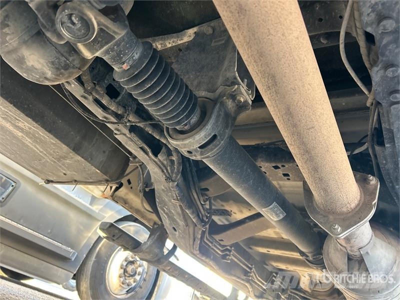 Ford F-550 4x2 Crew Cab Utility Truck Caja abierta/laterales abatibles