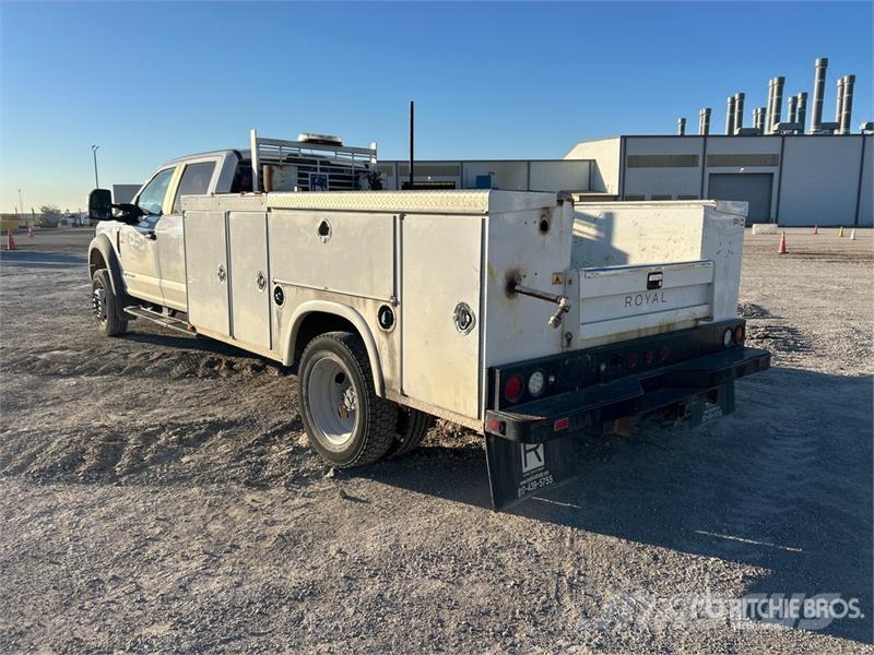 Ford F-550 4x2 Crew Cab Utility Truck Caja abierta/laterales abatibles