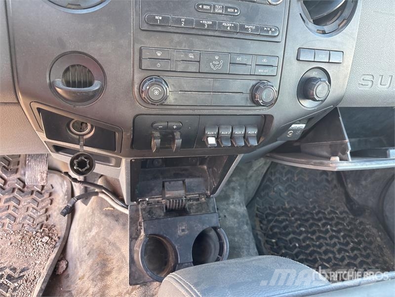 Ford F-550 4x2 Crew Cab Utility Truck (Inoperable) 픽업/드롭사이드