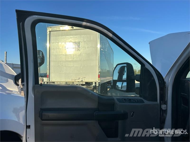 Ford F-550 4x2 Crew Cab Utility Truck Caja abierta/laterales abatibles
