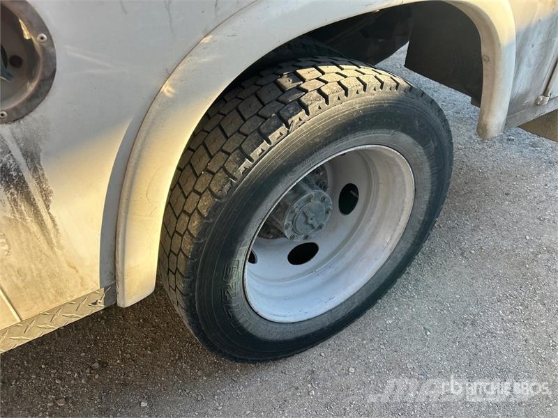 Ford F-550 4x2 Crew Cab Utility Truck Caja abierta/laterales abatibles