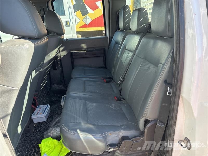 Ford F-550 4x2 Crew Cab Utility Truck (Inoperable) 픽업/드롭사이드