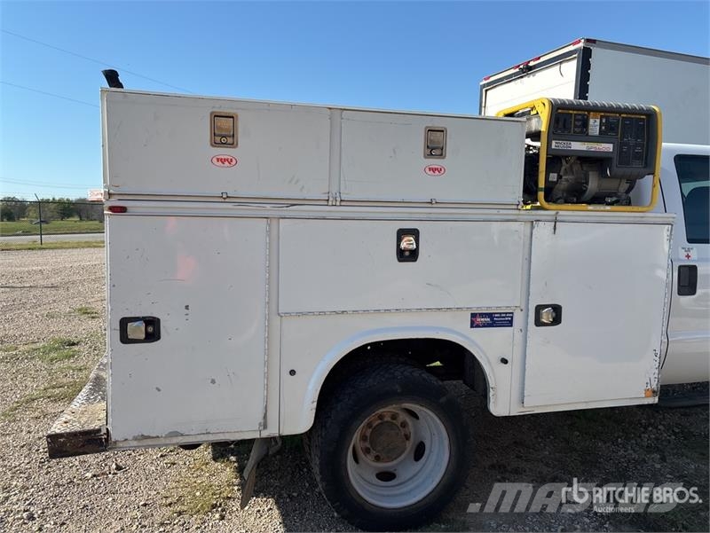 Ford F-550 4x2 Crew Cab Utility Truck (Inoperable) 픽업/드롭사이드
