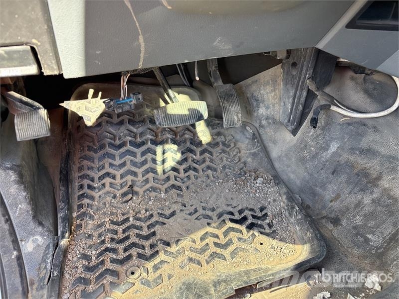 Ford F-550 4x2 Crew Cab Utility Truck (Inoperable) 픽업/드롭사이드
