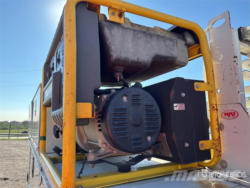 Ford F-550 4x2 Crew Cab Utility Truck (Inoperable) 픽업/드롭사이드