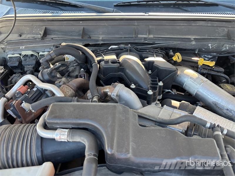 Ford F-550 4x2 Crew Cab Utility Truck (Inoperable) 픽업/드롭사이드
