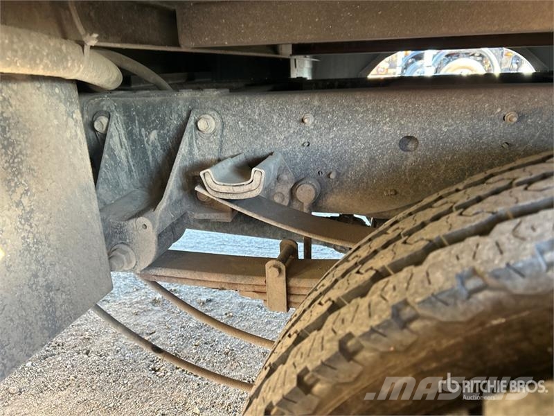Ford F-550 4x2 Crew Cab Utility Truck Caja abierta/laterales abatibles