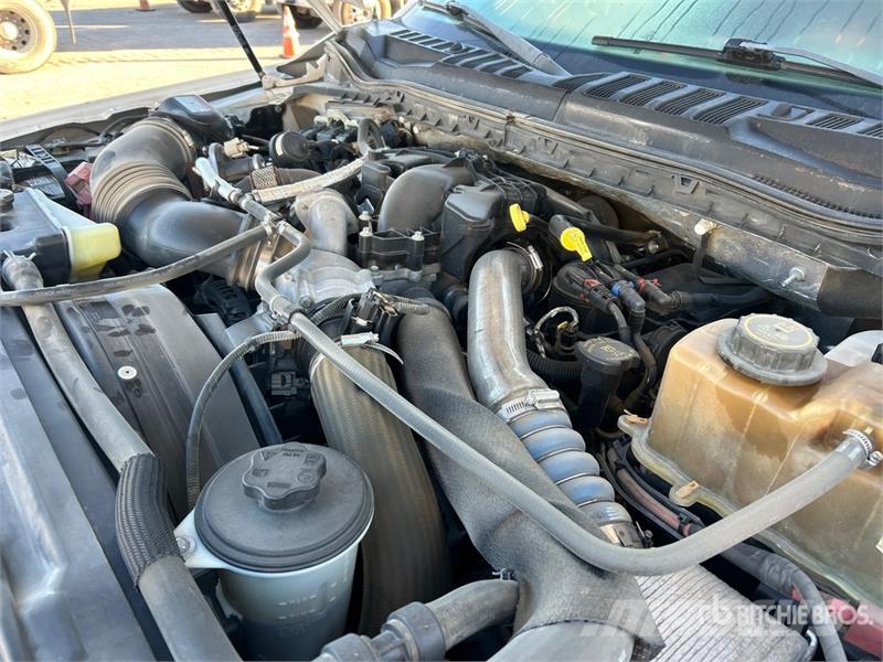 Ford F-550 4x2 Crew Cab Utility Truck Caja abierta/laterales abatibles