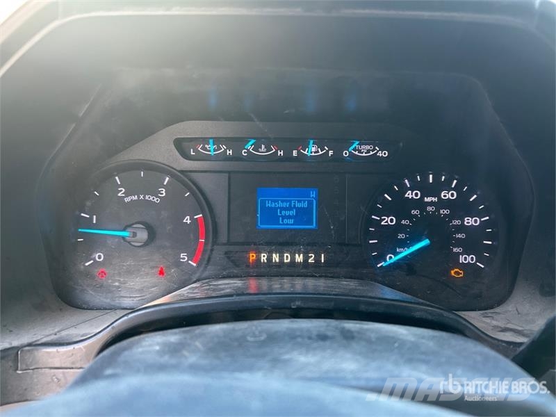 Ford F-550 4x2 Crew Cab Utility Truck Caja abierta/laterales abatibles