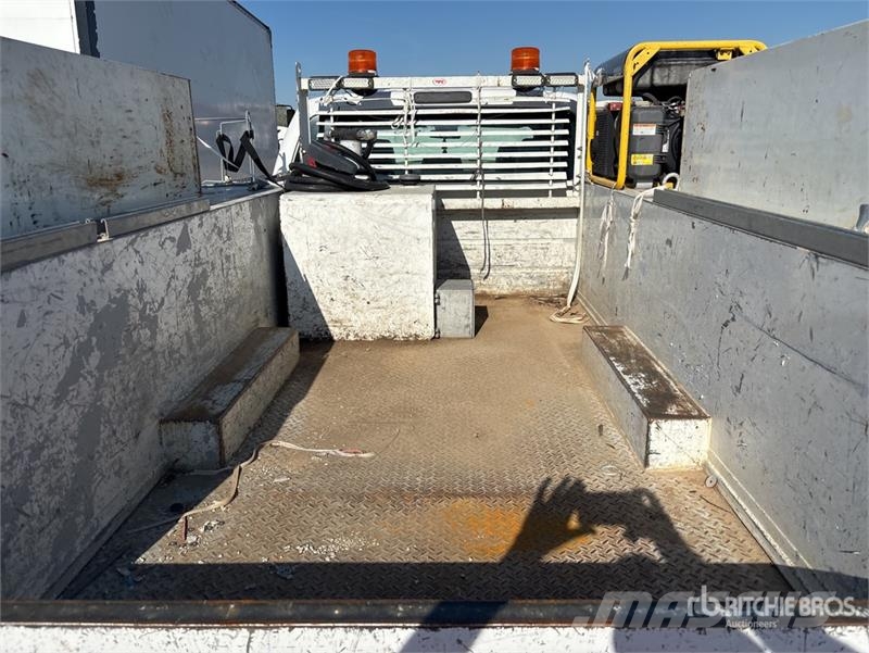 Ford F-550 4x2 Crew Cab Utility Truck (Inoperable) 픽업/드롭사이드