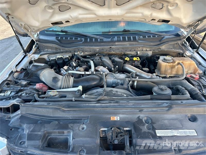 Ford F-550 4x2 Crew Cab Utility Truck Caja abierta/laterales abatibles
