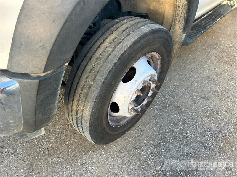 Ford F-550 4x2 Crew Cab Utility Truck Caja abierta/laterales abatibles