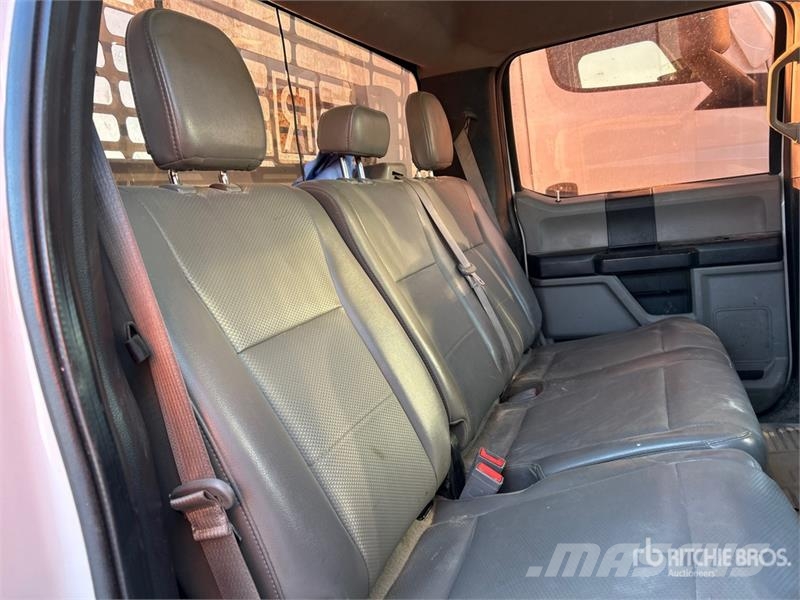 Ford F-550 4x2 Crew Cab Utility Truck Caja abierta/laterales abatibles