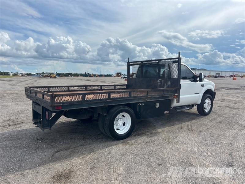 Ford F-550 4x2 Flatbed Truck Бордови