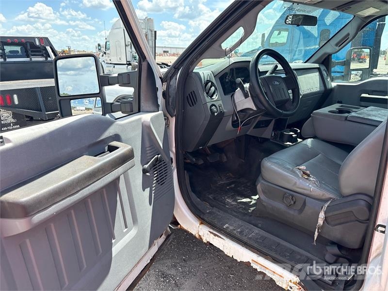 Ford F-550 4x2 Flatbed Truck Flatbed / Dropside trucks