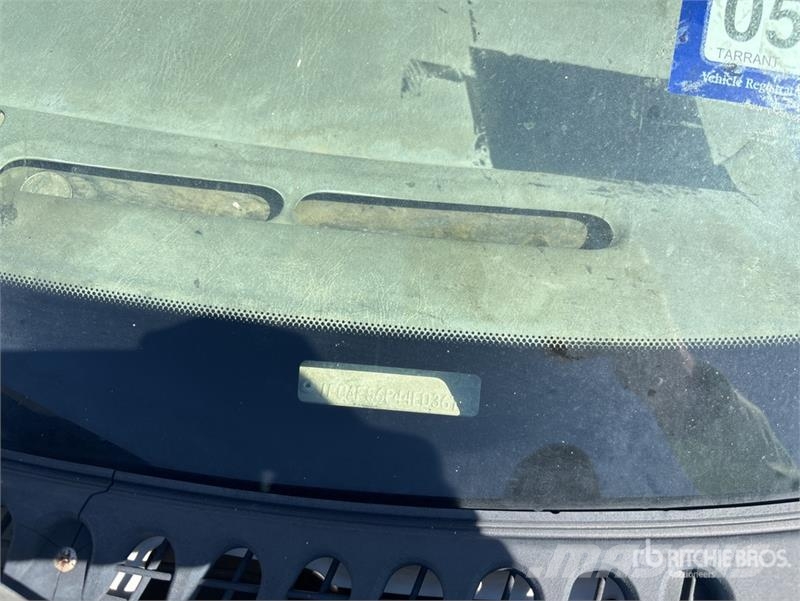 Ford F-550 4x2 Flatbed Truck (Inoperable) Flatbed / Dropside trucks