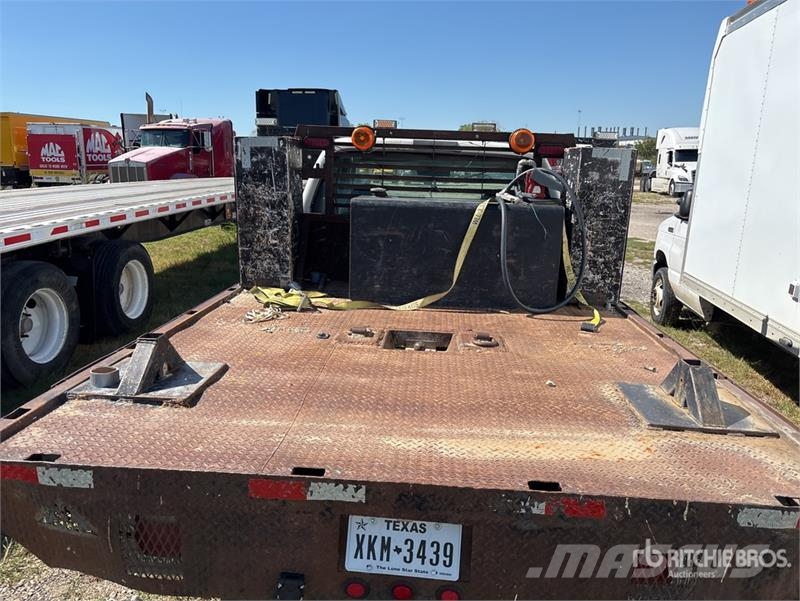 Ford F-550 4x2 Flatbed Truck (Inoperable) Flatbed / Dropside trucks