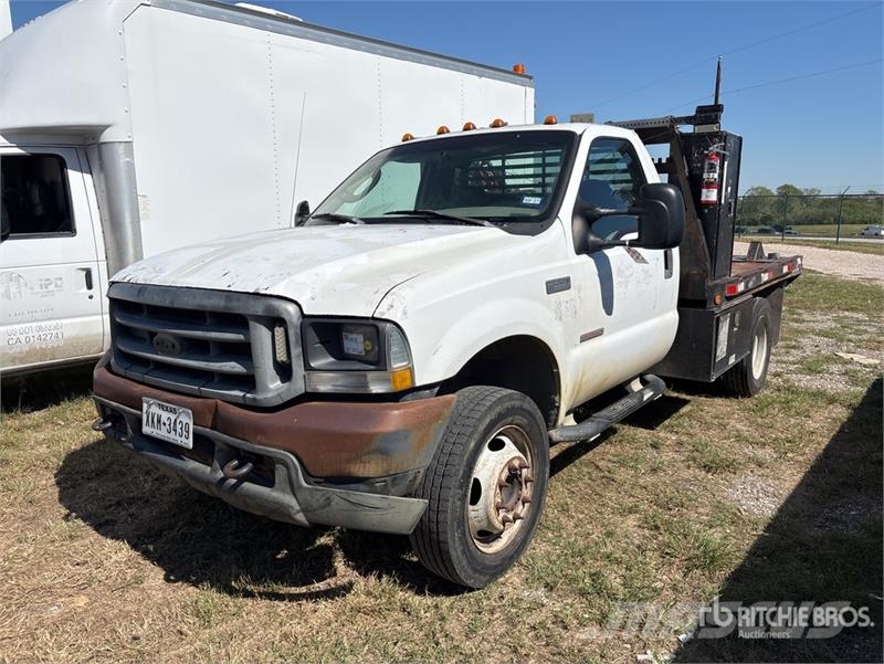 Ford F-550 4x2 Flatbed Truck (Inoperable) Flatbed / Dropside trucks