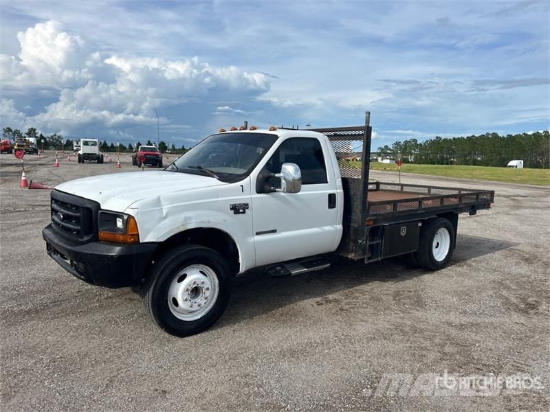 Ford F-550 4x2 Flatbed Truck Бордови