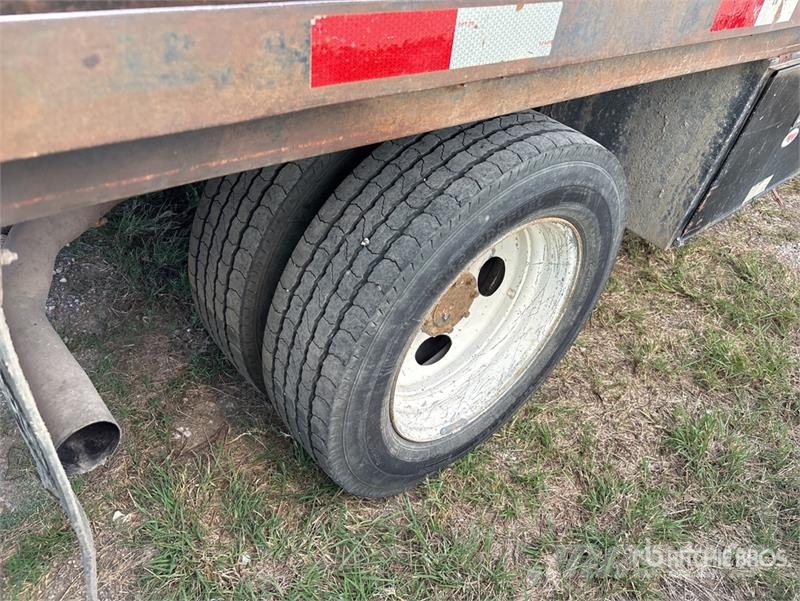 Ford F-550 4x2 Flatbed Truck (Inoperable) Flatbed / Dropside trucks