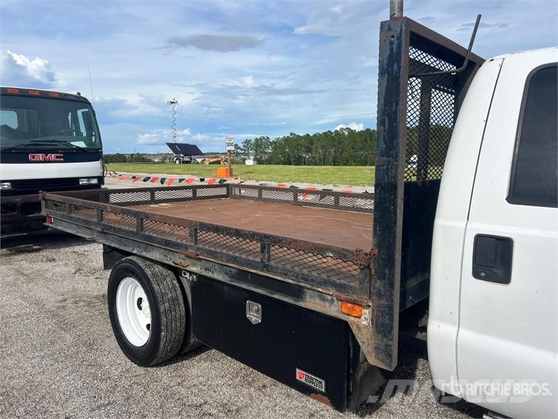 Ford F-550 4x2 Flatbed Truck Flatbed / Dropside trucks