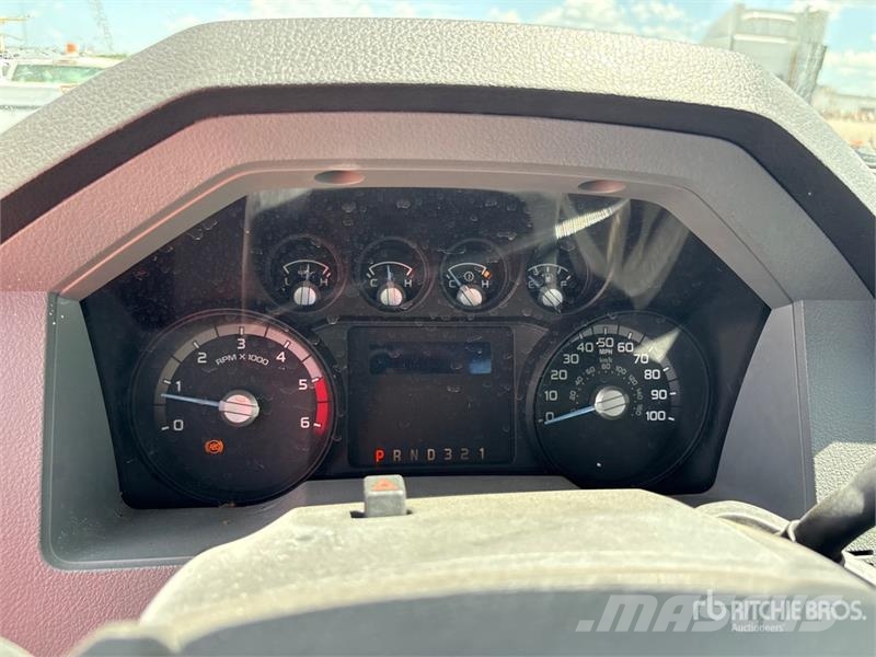 Ford F-550 4x2 Flatbed Truck Flatbed / Dropside trucks