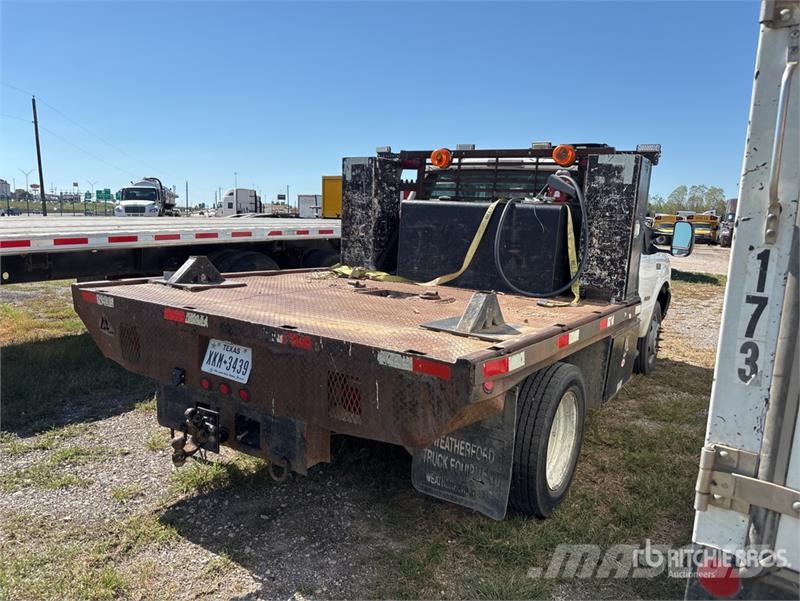 Ford F-550 4x2 Flatbed Truck (Inoperable) Flatbed / Dropside trucks