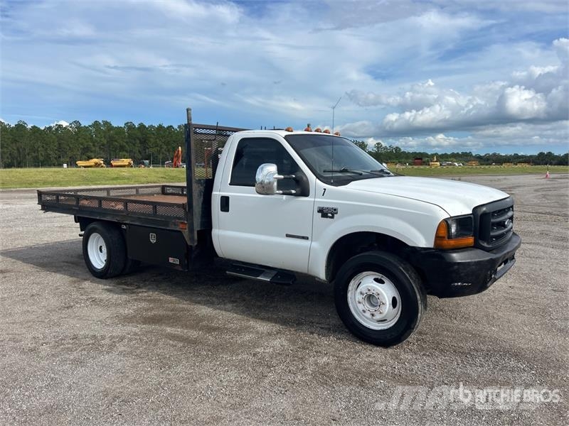 Ford F-550 4x2 Flatbed Truck Бордови