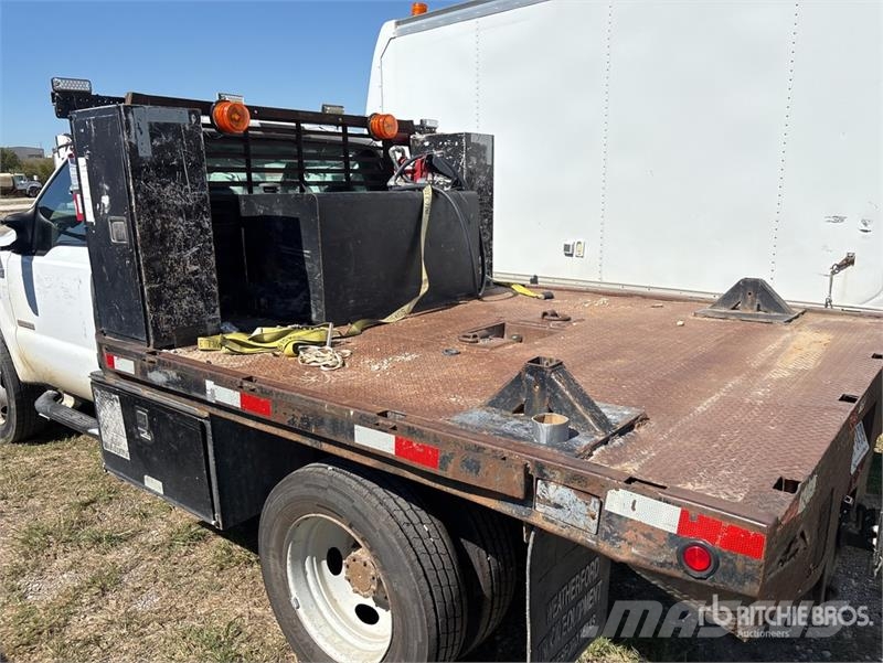 Ford F-550 4x2 Flatbed Truck (Inoperable) Flatbed / Dropside trucks