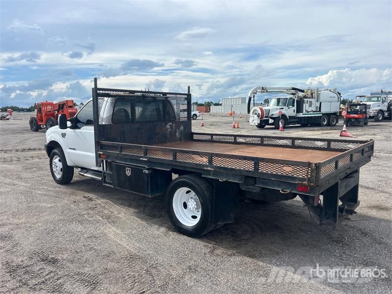 Ford F-550 4x2 Flatbed Truck Бордови