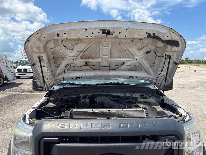 Ford F-550 4x2 Flatbed Truck Flatbed / Dropside trucks
