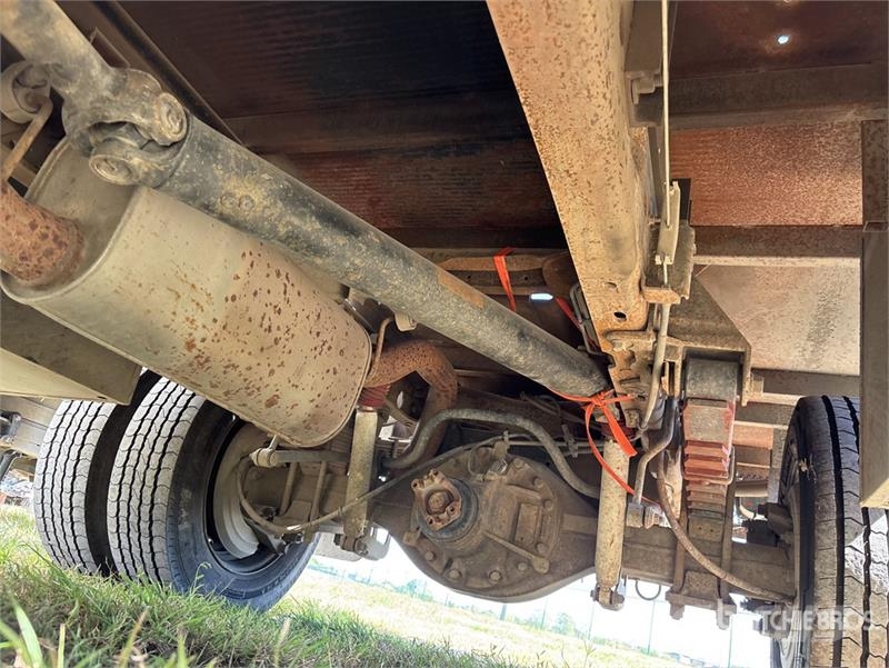 Ford F-550 4x2 Flatbed Truck (Inoperable) Flatbed / Dropside trucks
