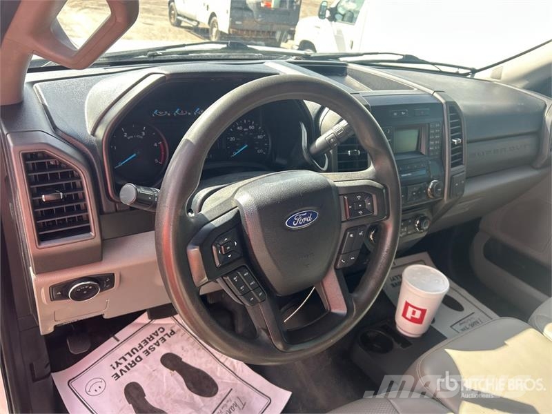 Ford F-550 4x2 Utility Truck شاحنات خفيفة/مفصلية الجوانب