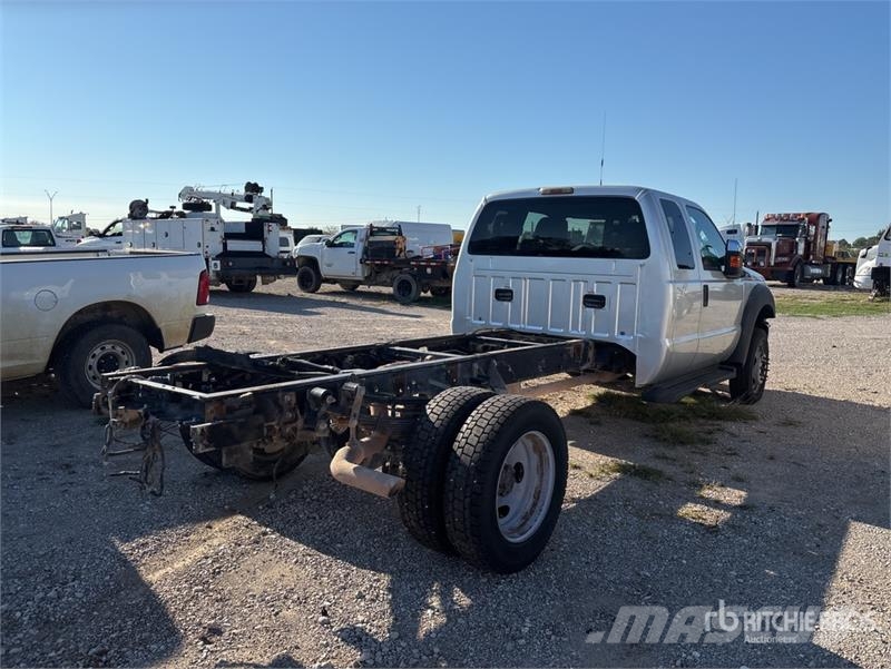 Ford F-550 4x4 Cab and Chassis (Inoperable) Cabines