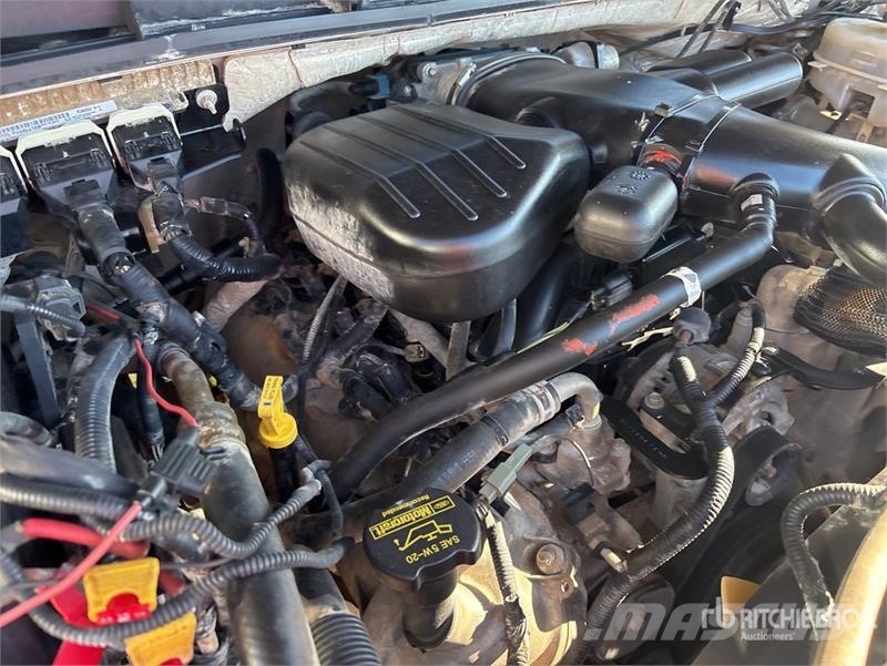 Ford F-550 4x4 Cab and Chassis (Inoperable) Cabines